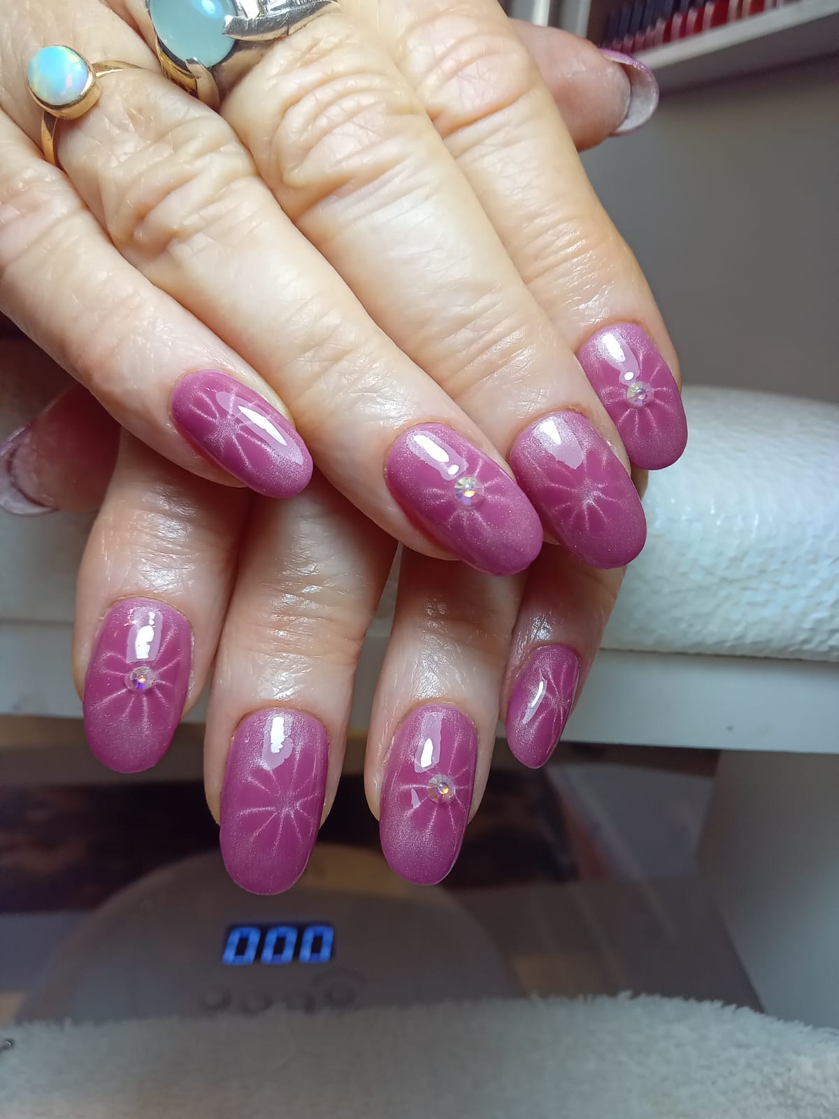 Trabajo de uñas BioMonroe