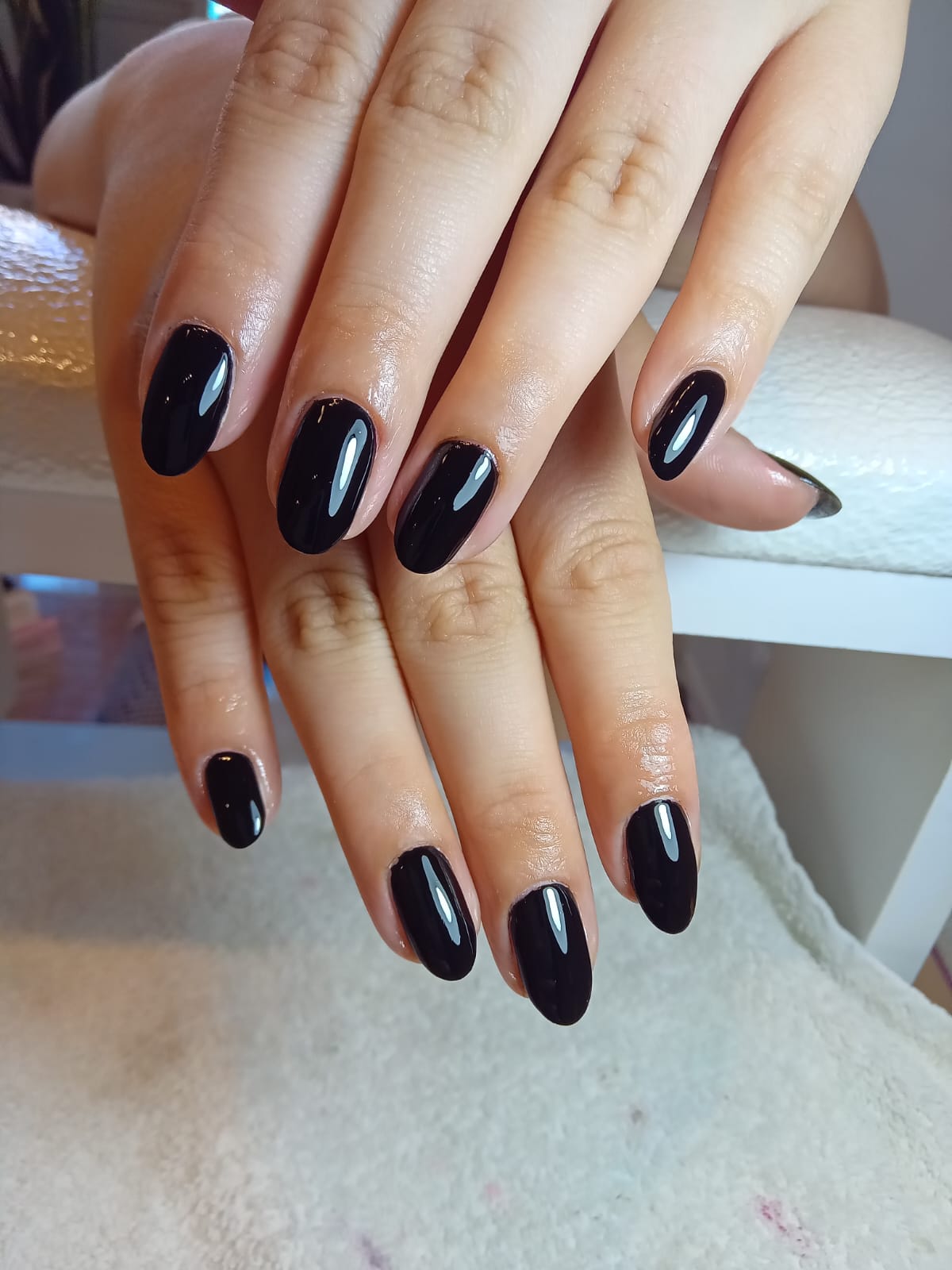 Trabajo de uñas BioMonroe