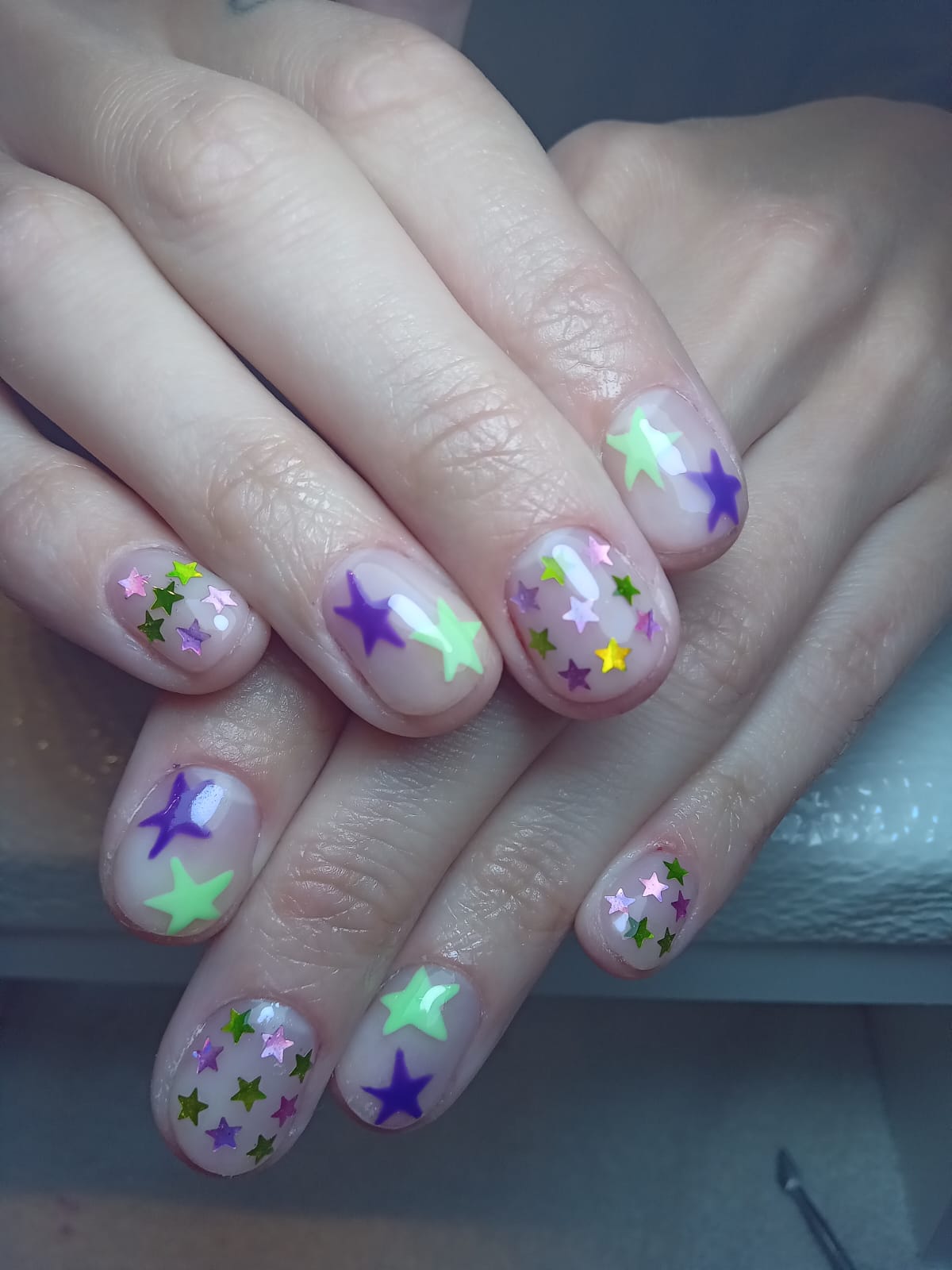 Trabajo de uñas BioMonroe